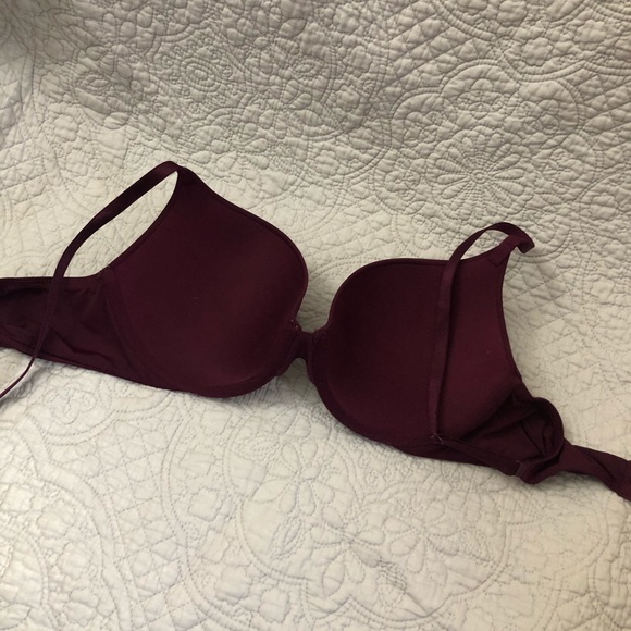 🆕 VS Tshirt push-up bra 🥰 - Picture 3 of 5